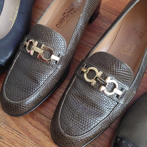 Salvatore Ferragamo Black and Brown Leather Flats (Bag C) - Picture 3 of 13
